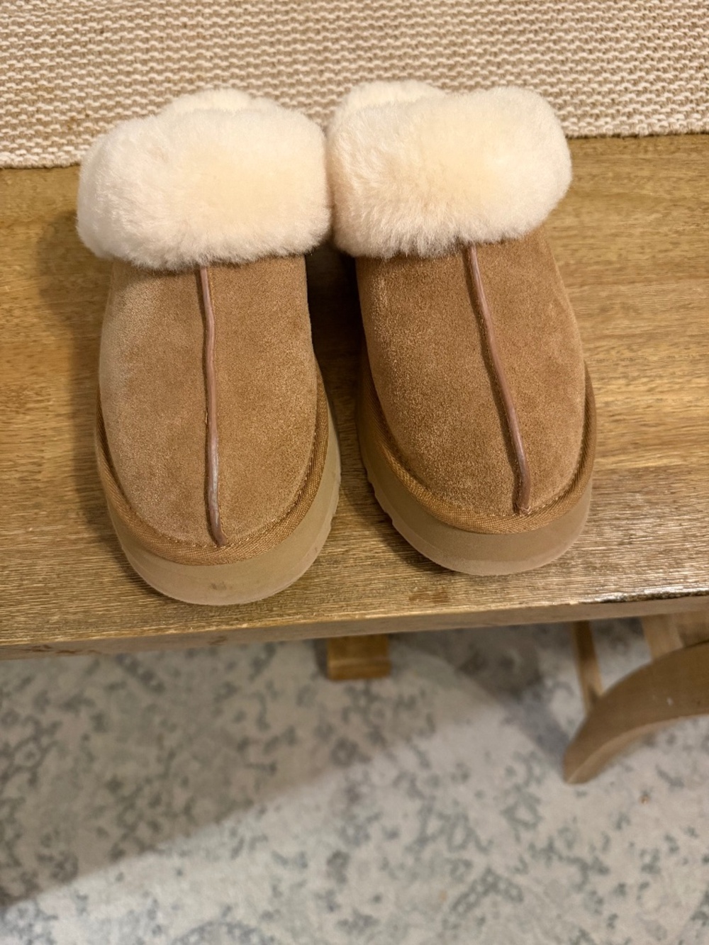 UGG - Picture 1 of 6